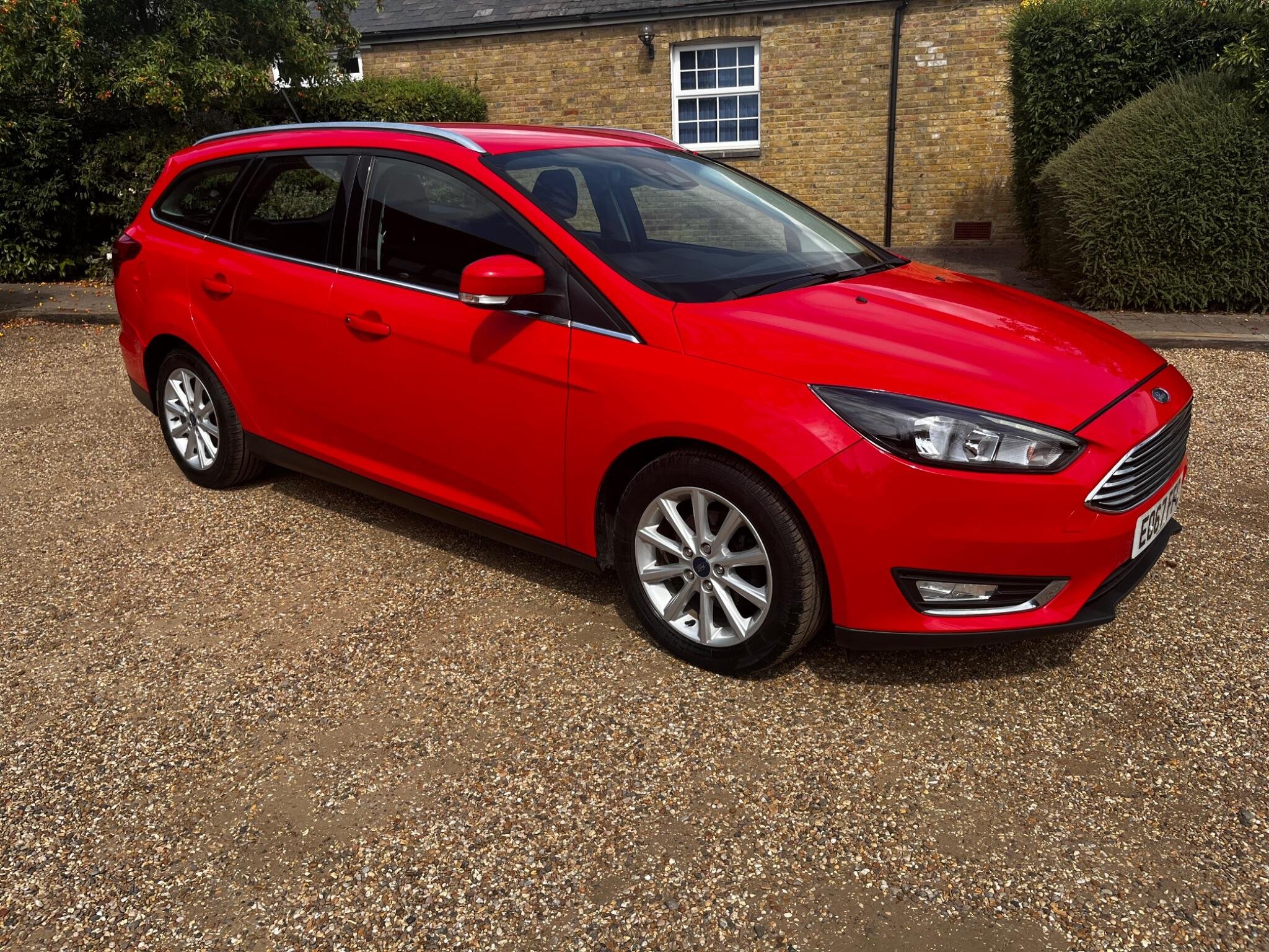 2017 Ford Focus — photo 1 of 5